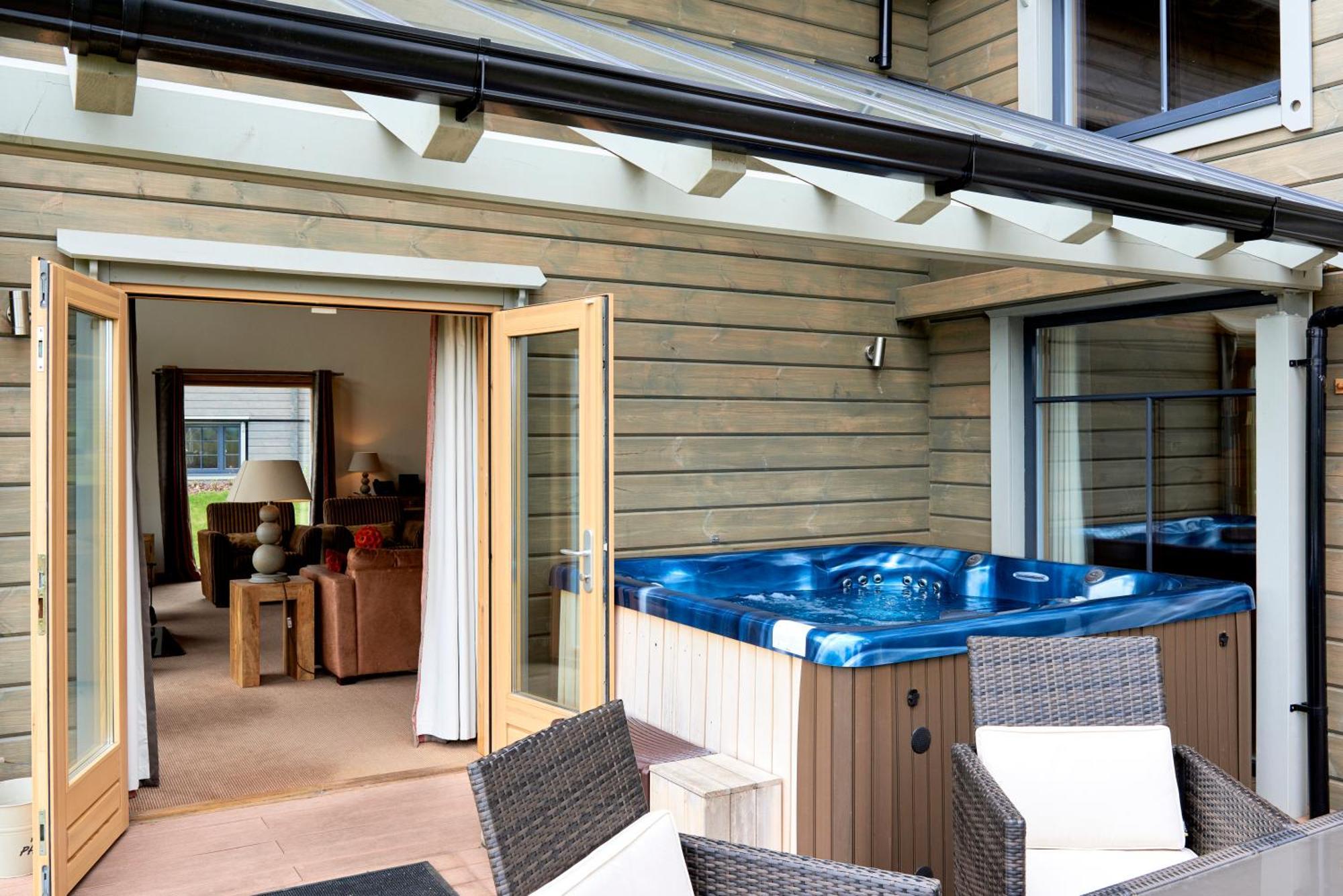 Hunter Lodges By Celtic Manor Newport  Exterior photo