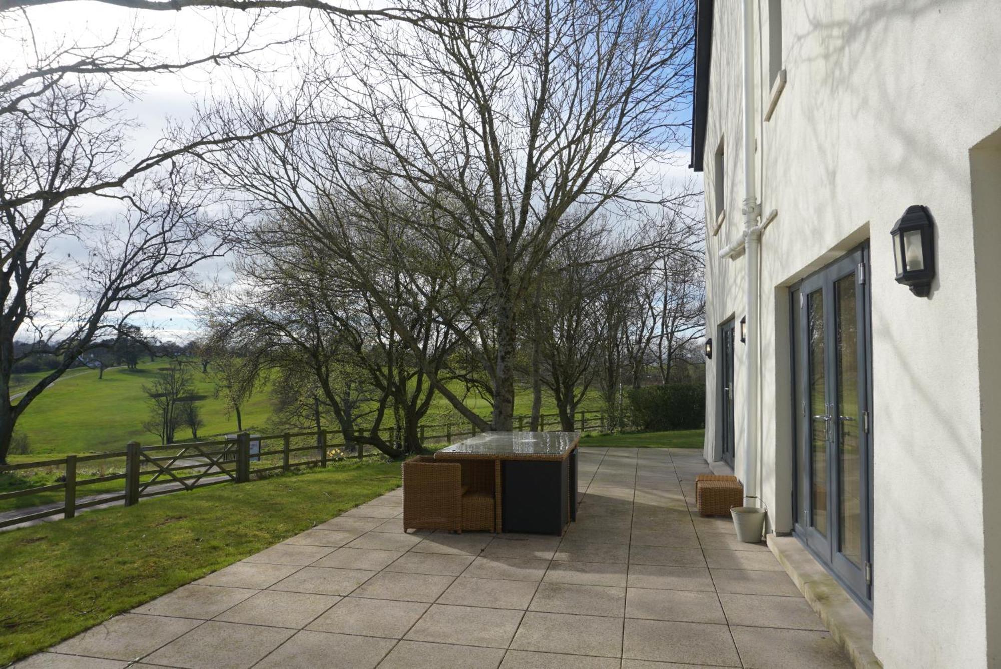 Hunter Lodges By Celtic Manor Newport  Exterior photo